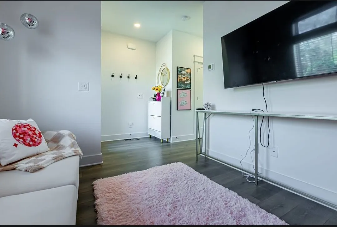 3 bed, 1277 sqft, $3,850 — Photo 4