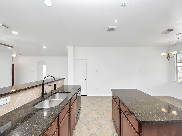 7330 Jacobs Well Dr — Photo 20