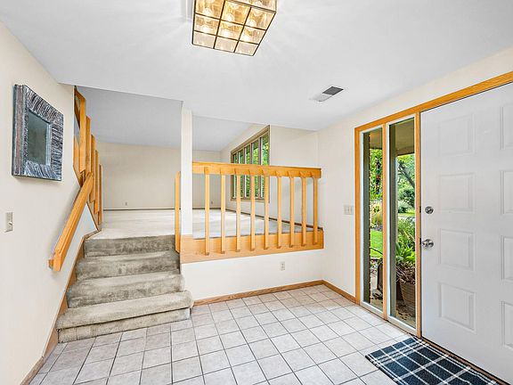 4th image of 6015 Stoneybrook Dr