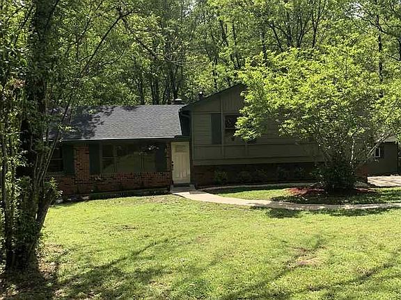 3rd image of 909 Shady Brook Cir