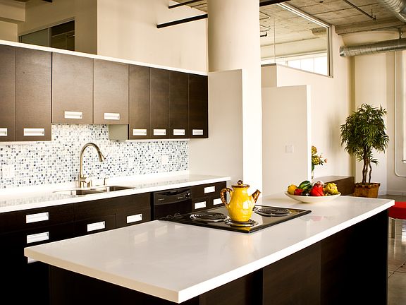 5th image of 308 E 9th St APT 505
