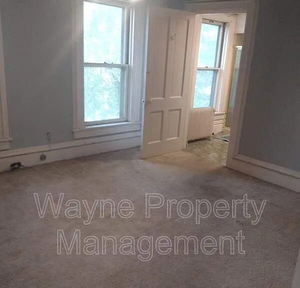 744 1st St #4 — Photo 4