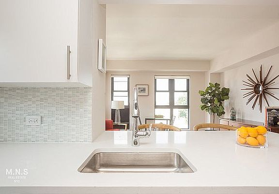 5th image of 27 Albany Ave APT 406