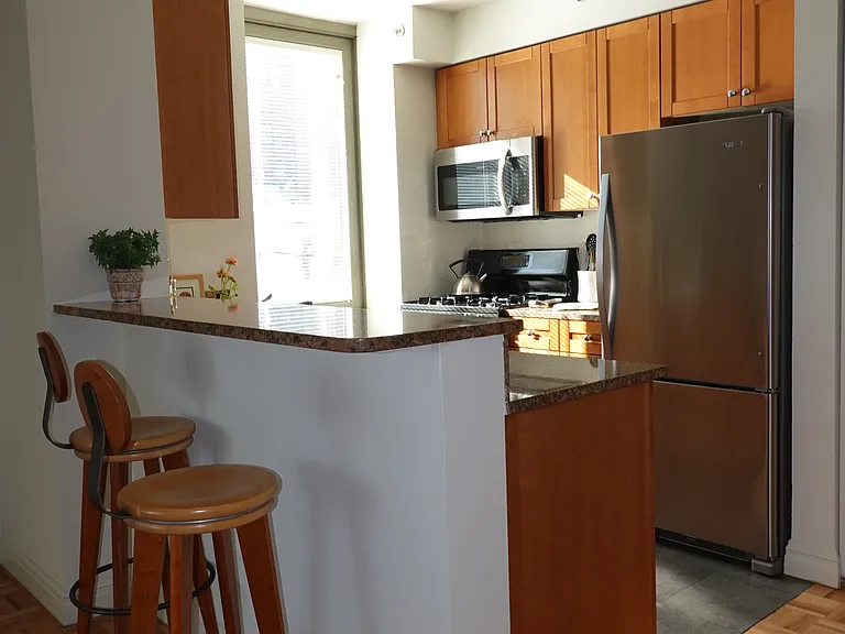 1500 Lexington Ave #8B — Photo 6