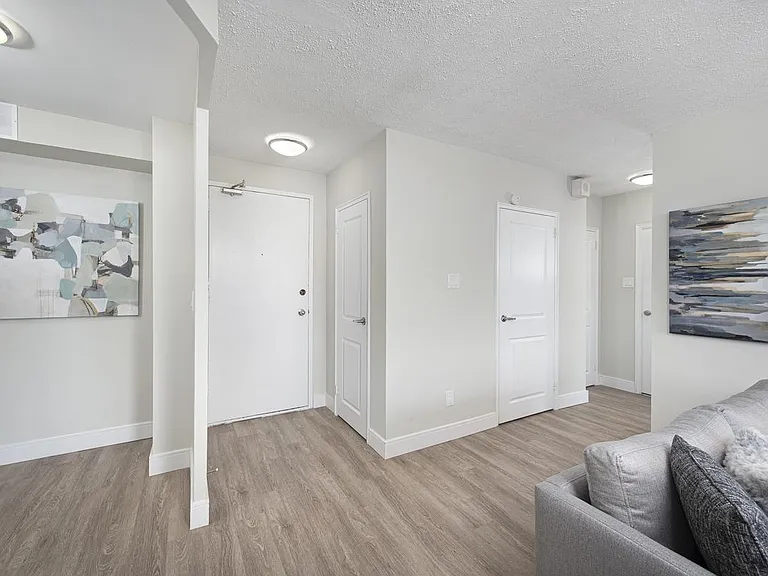 2050 Keele St — Photo 6