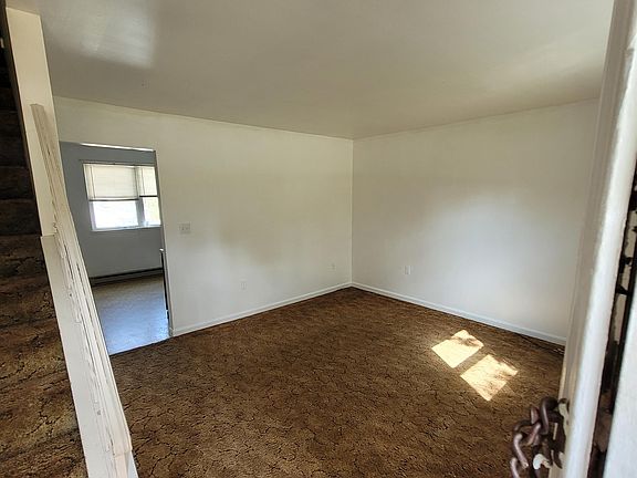 4th image of 907 Sunrise Ln #B