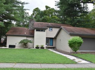2530 E Roundhill Ln, Bloomington, IN