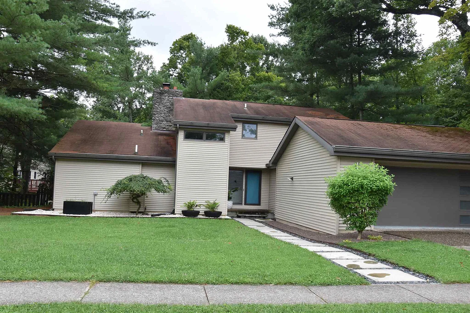 2530 E Roundhill Ln photo 1