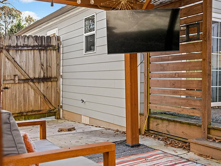 1108 Napier St SE — Photo 4