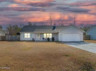 113 Daphne Dr, Hubert, NC 28539