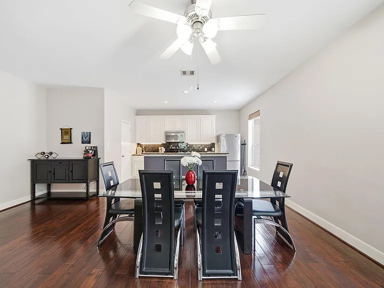 1716 Elgin St — Photo 11