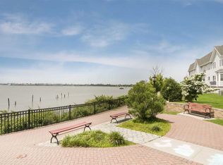 324 Soundview Ln, Flushing, NY 11356
