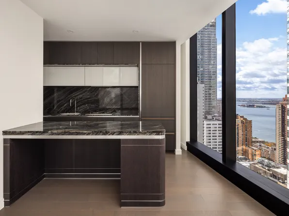 125 Greenwich Street image 2 of 13