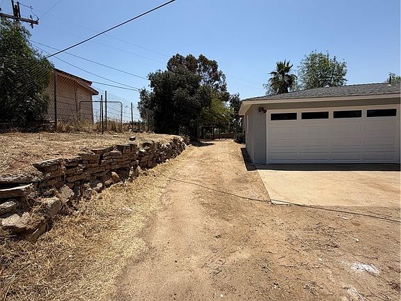 4th image of 18373 Avenue D