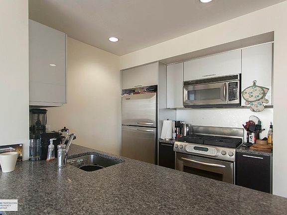 3rd image of 350 W 42nd Street 18m #18M