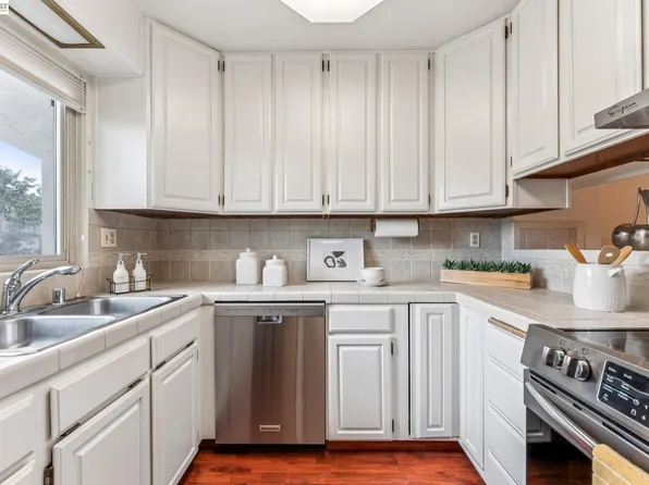 1130 Fontana Dr, Alameda, CA 94502