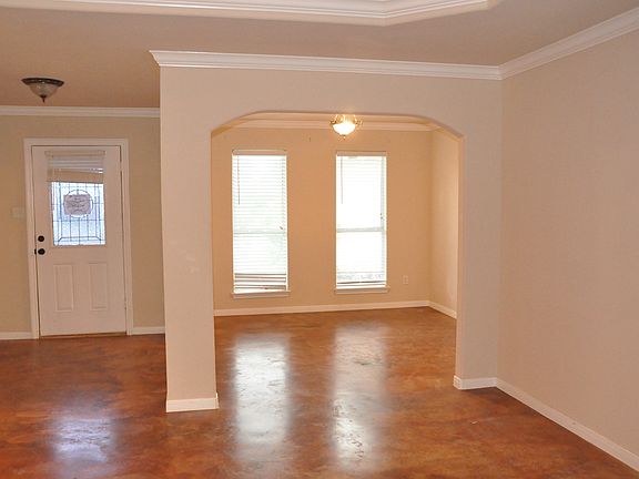 4th image of 181 Commanche St