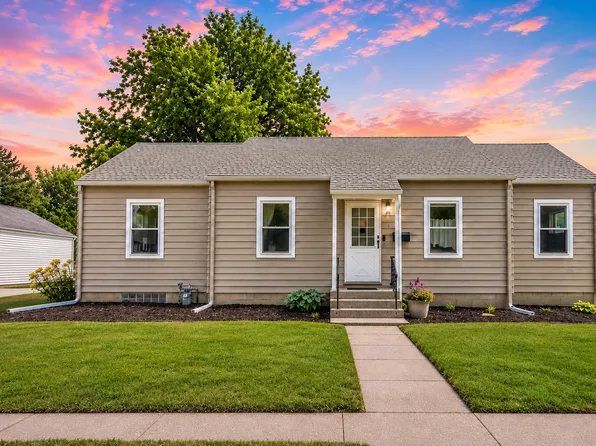 949 7th Ave SW, Faribault, MN 55021