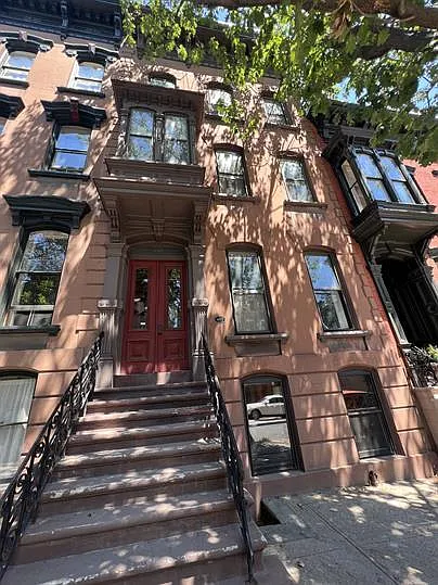221 Lancaster St — Photo 12