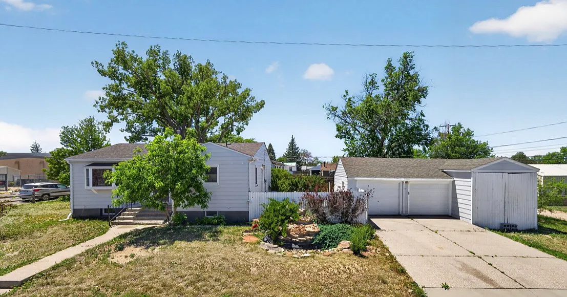 4 bed, 1300 sqft, $2,300 — Photo 2
