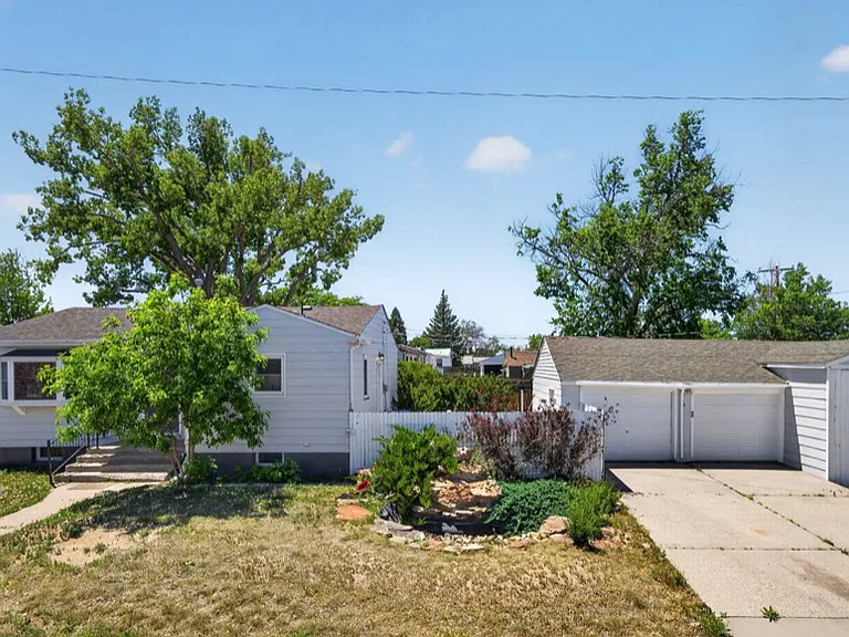 1004 Platte Ave — Photo 2