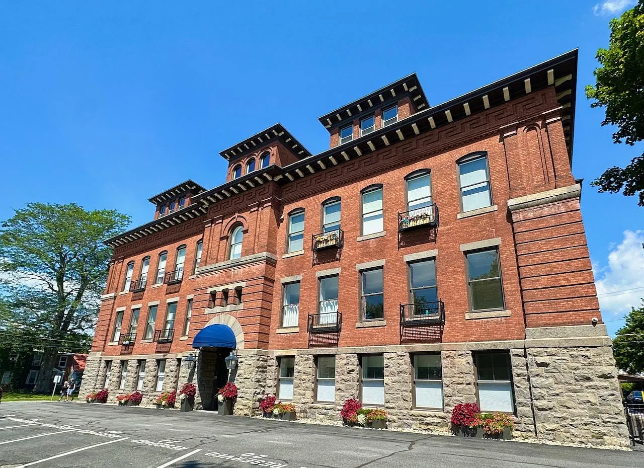 1 bed, 970 sqft, $2,000 — Photo 1