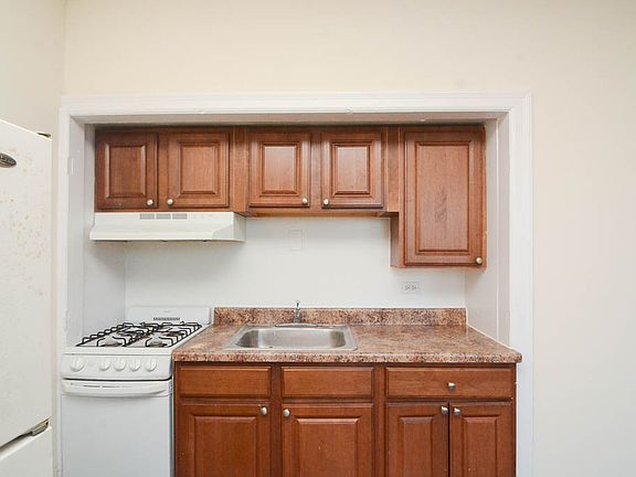 3rd image of 3335 W Diversey Ave APT 302