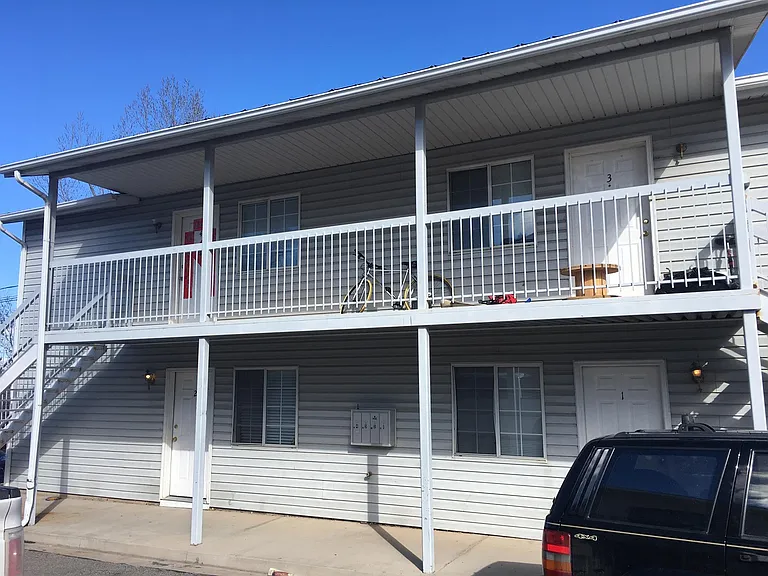 261 N 400 W — Photo 9