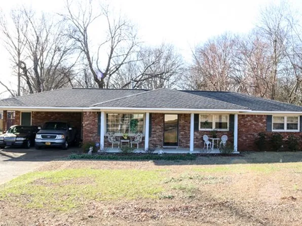 416 Lakeside Dr, Florence, AL 35630