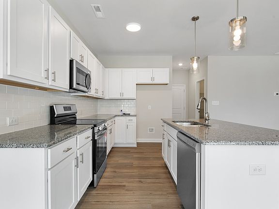 4th image of 102 Ironbark Dr