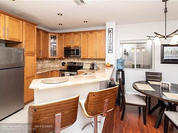 4th image of 5741 Isles Cir #5741