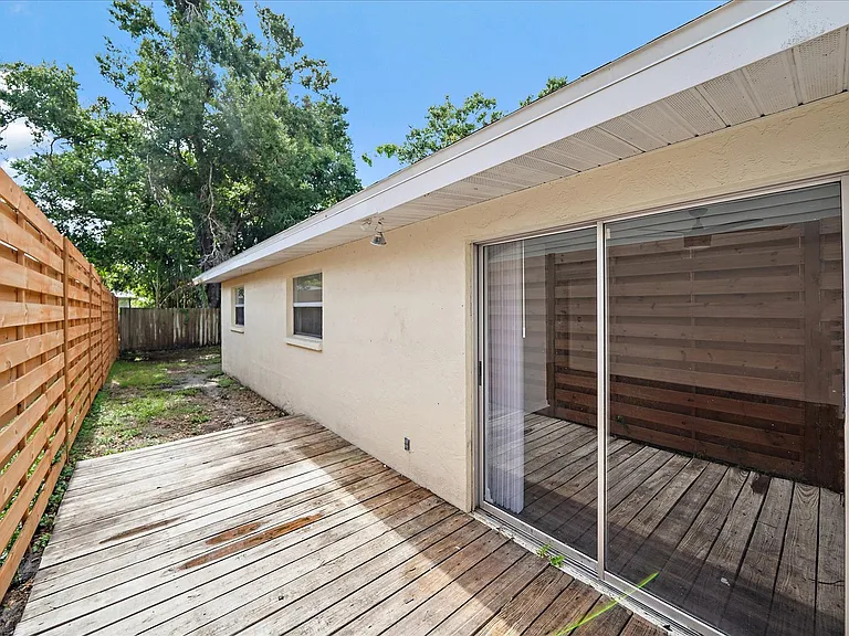 2619 Robinson Ave — Photo 6