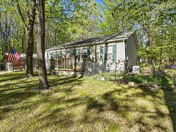 2738 Lakeshore Dr, Gladwin, MI 48624