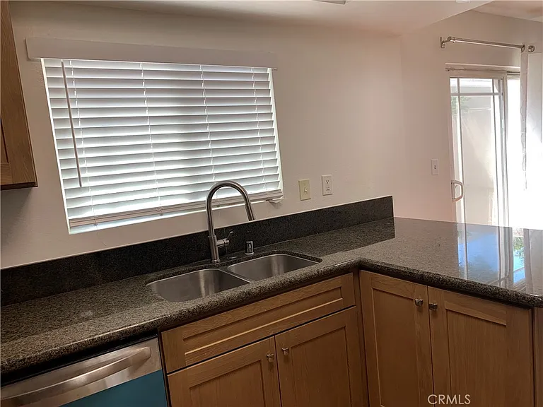 10221 White Oak Ave #1 — Photo 5