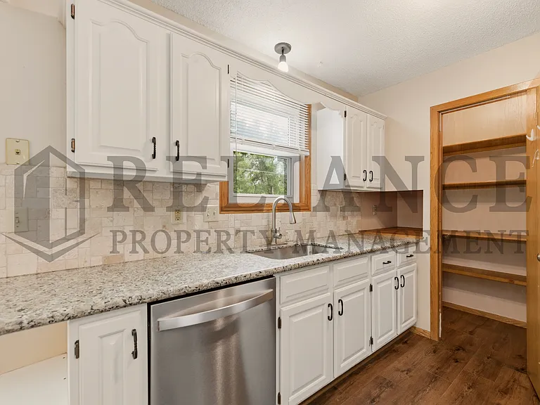 516 N Lakeside Dr — Photo 25