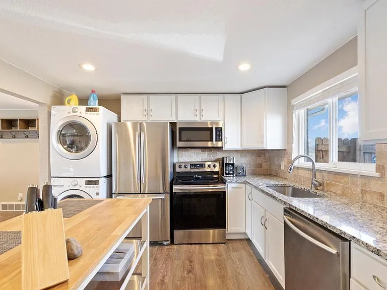 232 S Lowell Blvd — Photo 2