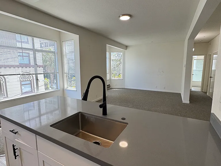 1400 Jones St #202 — Photo 5