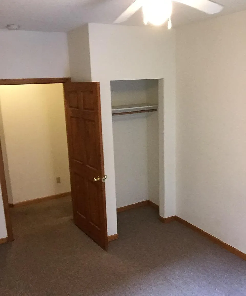 3 bed, $1,185 — Photo 2