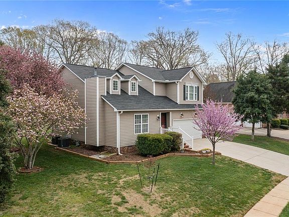2nd image of 108 Holly Ridge Ln