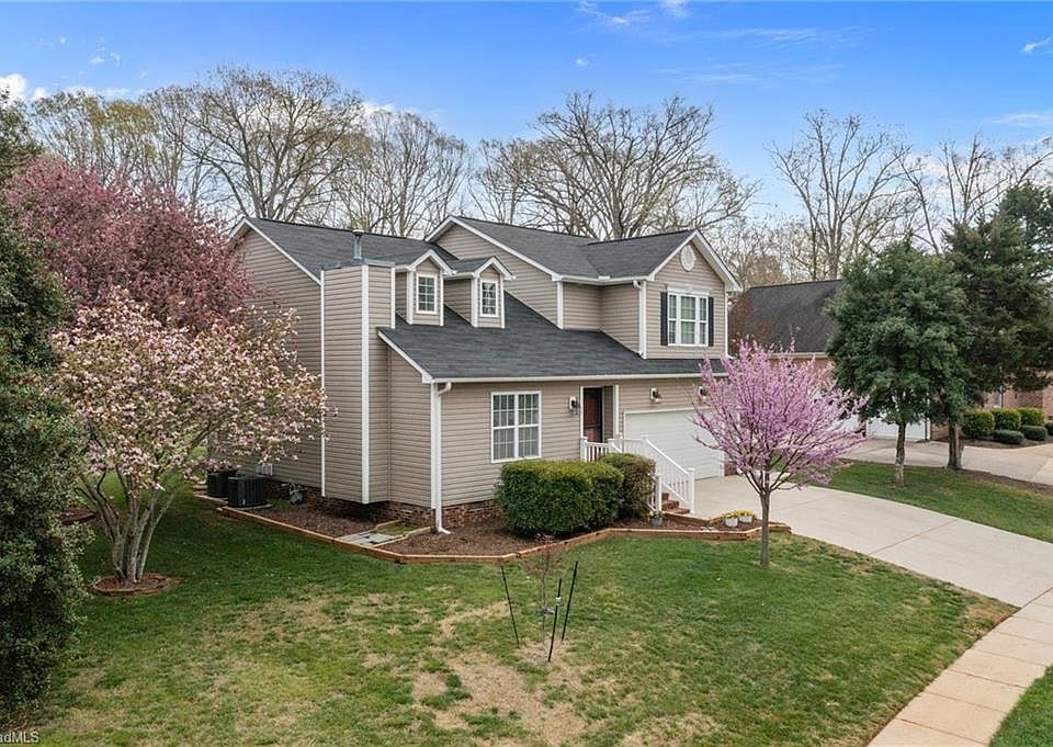 1st image of 108 Holly Ridge Ln