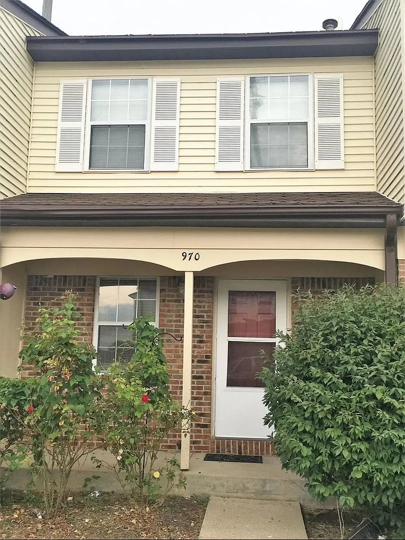 970 Pomona Dr photo 1