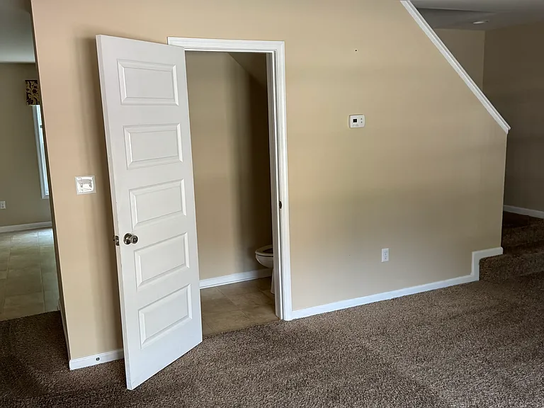 110 Aaron Pl — Photo 3