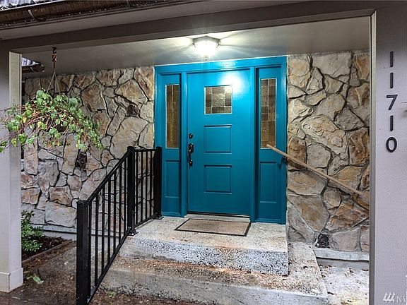 3rd image of 11710 Country Club Dr
