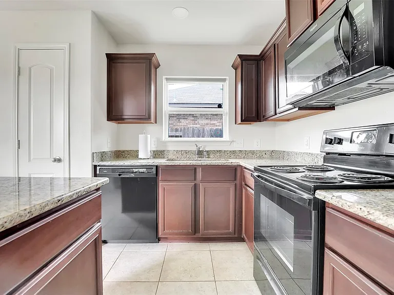 170 Kennedy Dr — Photo 6