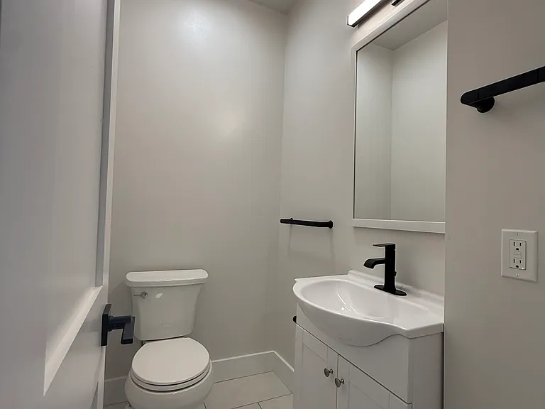 160 Main St #4 — Photo 12