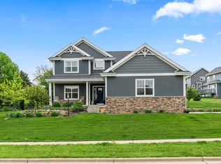 395 Oakwood Dr, Oregon, WI 53575