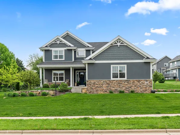 395 Oakwood Dr, Oregon, WI 53575