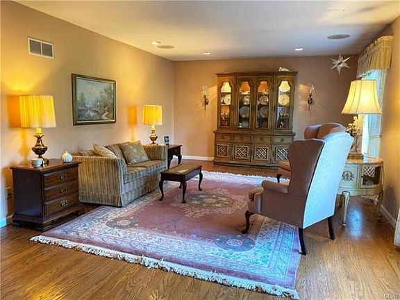 4th image of 514 Ashwood Dr