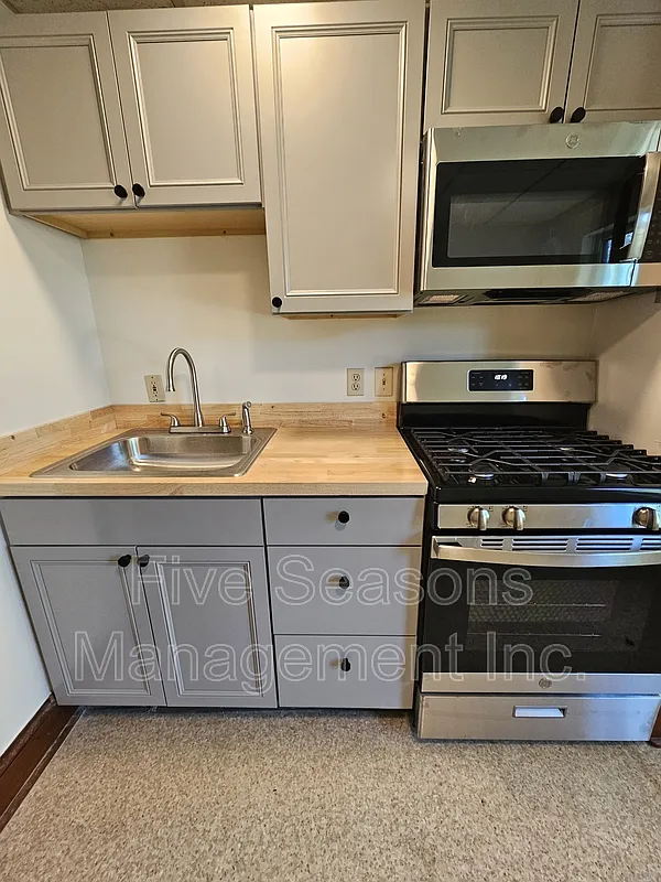 2 bed, 1.0 bath, 800 sqft, $1,900 — Photo 2
