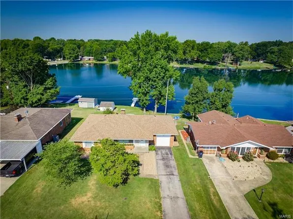 28 Lakeshore Dr, Belleville, IL 62220